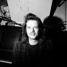 Ακούστε περιεχόμενο από Charlie Bruber, παρακολουθήστε μουσικά βίντεο, διαβάστε το βιογραφικό, δείτε ημερομηνίες περιοδείας, και πολλά ακόμη!