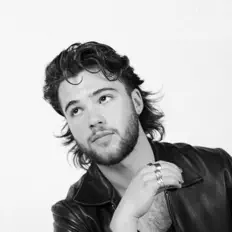 收听 Mitch Santiago、观看音乐视频、阅读小传、查看巡演日期等 ！