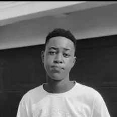 SoulTone을(를) 듣고, 뮤직 비디오를 보고, 약력을 읽고, 투어 일정 등을 확인하세요!