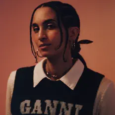 Ascolta Sarah Farina, guarda video musicali, leggi la biografia, vedi le date del tour & altro!