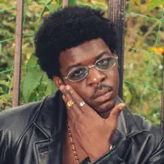 Black Hibiscusを聴いたり、ミュージックビデオを鑑賞したり、経歴やツアー日程などを確認したりしましょう！