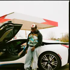 Ouve BLE Dlo, vê vídeos de música, lê a biografia, vê as datas da digressão e muito mais!