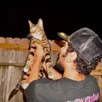 Ascolta undefined, guarda video musicali, leggi la biografia, vedi le date del tour & altro!