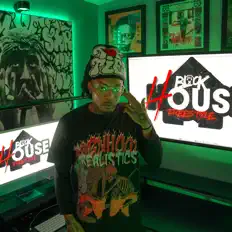 Dengarkan Lil Rakayy, tonton video musik, baca bio, lihat tanggal tur & lainnya!