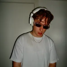 Jackson Baxter을(를) 듣고, 뮤직 비디오를 보고, 약력을 읽고, 투어 일정 등을 확인하세요!