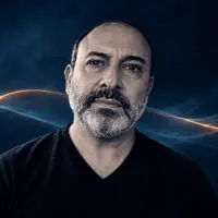 Escucha a undefined, mira videos musicales, lee su biografía, consulta las fechas de las gira y más.