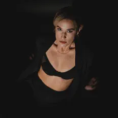 聆聽 Lindsey Alderman、觀看音樂影片、閱讀小傳、查看巡演日期等！