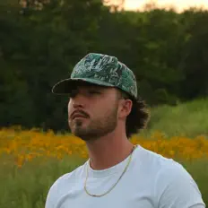 Reece dinle, müzik videolarını izle, biyografisini oku, tur tarihlerini ve daha fazlasını gör!