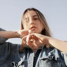 Adryanna Cauduroを聴いたり、ミュージックビデオを鑑賞したり、経歴やツアー日程などを確認したりしましょう！