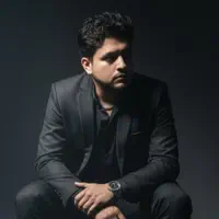 Escucha a undefined, mira videos musicales, lee su biografía, consulta las fechas de las gira y más.