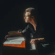 聆聽 Joshua Paul、觀看音樂影片、閱讀小傳、查看巡演日期等！