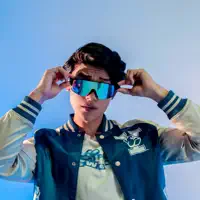 收听 undefined、观看音乐视频、阅读小传、查看巡演日期等 ！