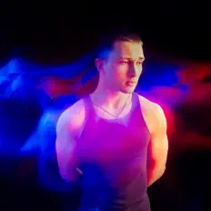 聆聽 Colby C.、觀看音樂影片、閱讀小傳、查看巡演日期等！