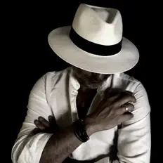 收听 Delphi Drive、观看音乐视频、阅读小传、查看巡演日期等 ！