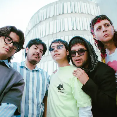 Listen to Cafeína, watch music videos, read bio, see tour dates & more!