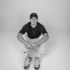 Poslechněte si interpreta Ashton Collier, sledujte hudební videa, přečtěte si životopis, podívejte se na data turné a další informace.