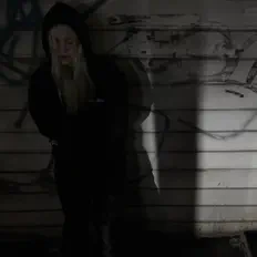 聆聽 Freddy、觀看音樂影片、閱讀小傳、查看巡演日期等！