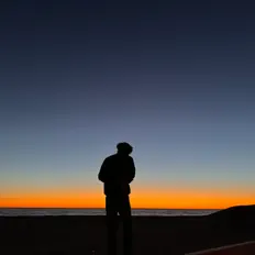 adizzle dinle, müzik videolarını izle, biyografisini oku, tur tarihlerini ve daha fazlasını gör!