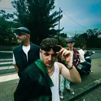 Ascolta undefined, guarda video musicali, leggi la biografia, vedi le date del tour & altro!