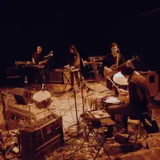 Inmontaukを聴いたり、ミュージックビデオを鑑賞したり、経歴やツアー日程などを確認したりしましょう！