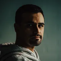 Ouça undefined, assista a videoclipes, leia a biografia, veja as datas das turnês e mais!