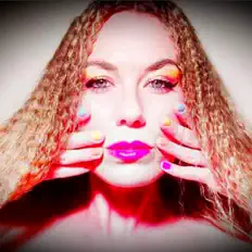 Hör dir YME an, schau dir Musikvideos an, lies die Biografie, finde Tourdaten und mehr!