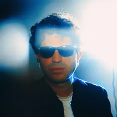 收听 APE、观看音乐视频、阅读小传、查看巡演日期等 ！