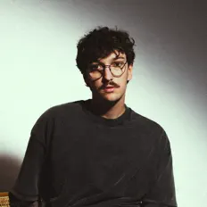 Dengarkan Braydon Terzo, tonton video musik, baca bio, lihat tanggal tur & lainnya!