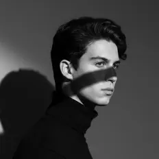 收听 Andru、观看音乐视频、阅读小传、查看巡演日期等 ！