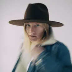 Agata Karczewska dinle, müzik videolarını izle, biyografisini oku, tur tarihlerini ve daha fazlasını gör!