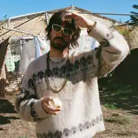 Ouve undefined, vê vídeos de música, lê a biografia, vê as datas da digressão e muito mais!