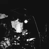 undefinedを聴いたり、ミュージックビデオを鑑賞したり、経歴やツアー日程などを確認したりしましょう！