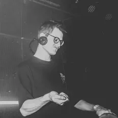 Van Engeland dinle, müzik videolarını izle, biyografisini oku, tur tarihlerini ve daha fazlasını gör!