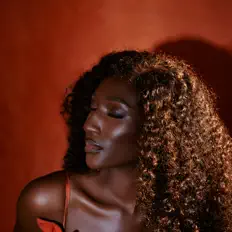 Essamusiq सुनें, म्यूज़िक वीडियो देखें, बायो पढ़ें, दौरे की तारीखें और बहुत कुछ देखें!