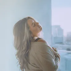 Hör dir Karegan an, schau dir Musikvideos an, lies die Biografie, finde Tourdaten und mehr!