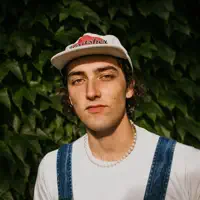 收听 undefined、观看音乐视频、阅读小传、查看巡演日期等 ！