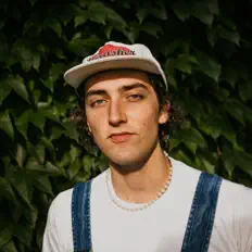 Dengarkan Ethan Surman, tonton video musik, baca bio, lihat tanggal tur & lainnya!