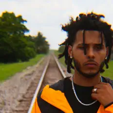 聆聽 Emil Music、觀看音樂影片、閱讀小傳、查看巡演日期等！