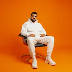 Écoutez Osman, regardez des vidéoclips, lisez la biographie, consultez les dates de tournée et plus encore !