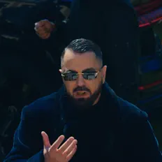 Posłuchaj wykonawcy RZ, obejrzyj teledyski, przeczytaj biografię, zobacz daty tras koncertowych i nie tylko!