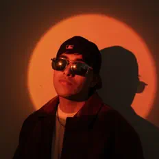 Luister naar Jayk´s, bekijk muziekvideo's, lees de bio, bekijk de tourdata, en meer!