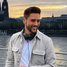 Posłuchaj wykonawcy DJ Pierre, obejrzyj teledyski, przeczytaj biografię, zobacz daty tras koncertowych i nie tylko!