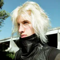 聆聽 sennoh、觀看音樂影片、閱讀小傳、查看巡演日期等！