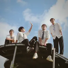 Duniverseを聴いたり、ミュージックビデオを鑑賞したり、経歴やツアー日程などを確認したりしましょう！