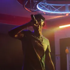 Dengarkan Glizz.i, tonton video musik, baca bio, lihat tanggal tur & lainnya!
