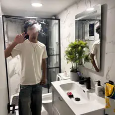 Hör dir Little Von an, schau dir Musikvideos an, lies die Biografie, finde Tourdaten und mehr!