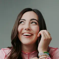 Natalie Layne सुनें, म्यूज़िक वीडियो देखें, बायो पढ़ें, दौरे की तारीखें और बहुत कुछ देखें!