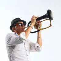 undefinedを聴いたり、ミュージックビデオを鑑賞したり、経歴やツアー日程などを確認したりしましょう！