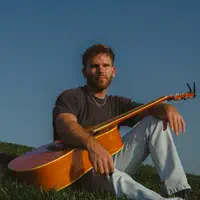 Escucha a undefined, mira videos musicales, lee su biografía, consulta las fechas de las gira y más.