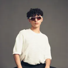 Poslechněte si interpreta YaelleGon, sledujte hudební videa, přečtěte si životopis, podívejte se na data turné a další informace.